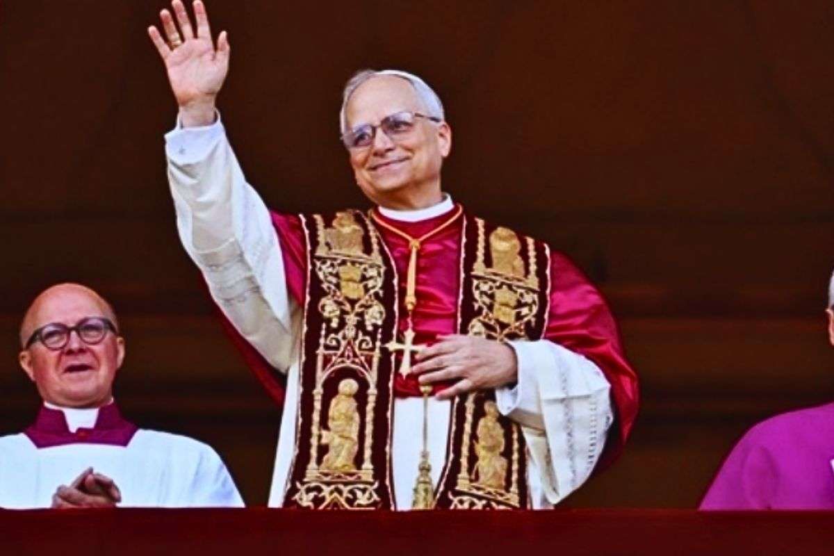 Il Papa affacciato in Vaticano