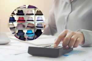 persona fai conti con la calcolatrice e dei cappelli nel cerchietto