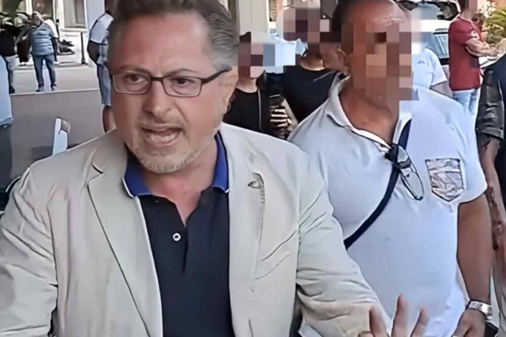 le immagini dell'aggressione al deputato borrelli