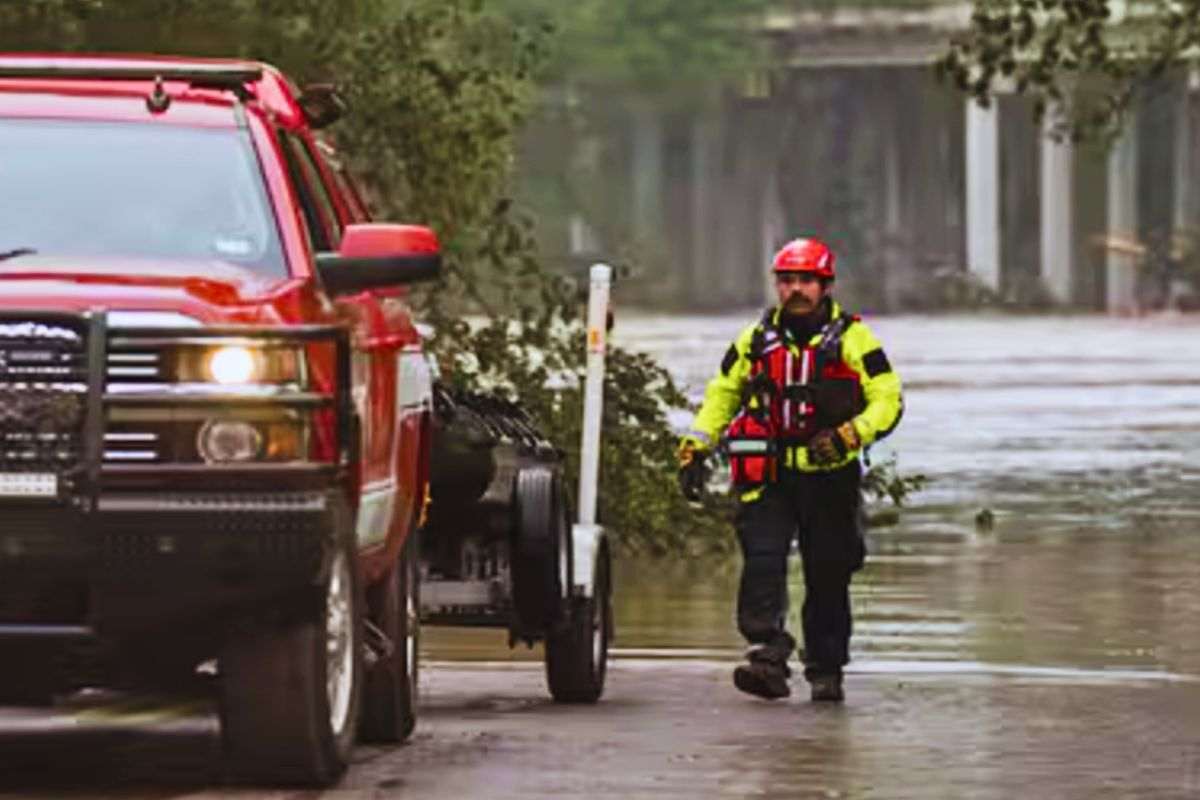 L’alluvione e i morti che non si contano più: ora sono 82, 28 sono bambine