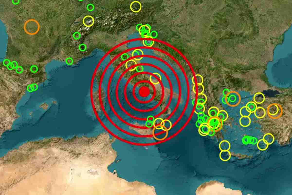 “Si è mosso tutto”, nuovo forte terremoto a Napoli: siti web e traffico in tilt