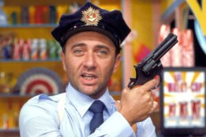 Giorgio Faletti interpreta il personaggio di Vito Catozzo