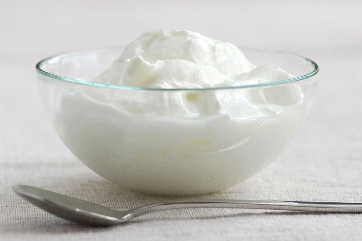 Yogurt bianco in vaschetta