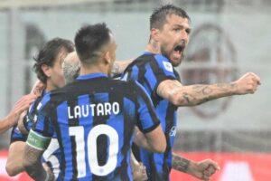 acerbi esulta con lautaro