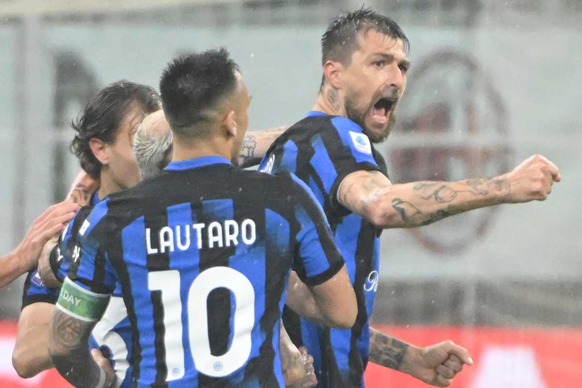 acerbi esulta con lautaro
