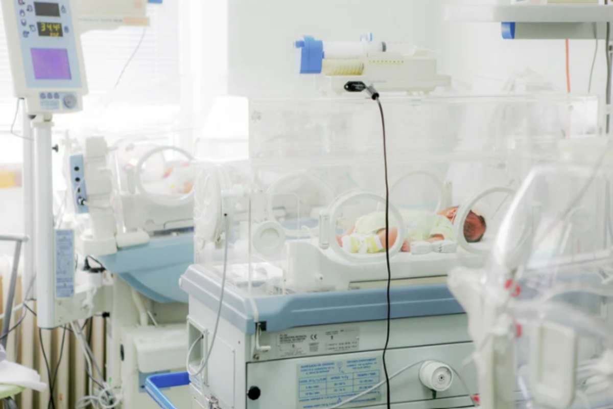 bambino incubarice
